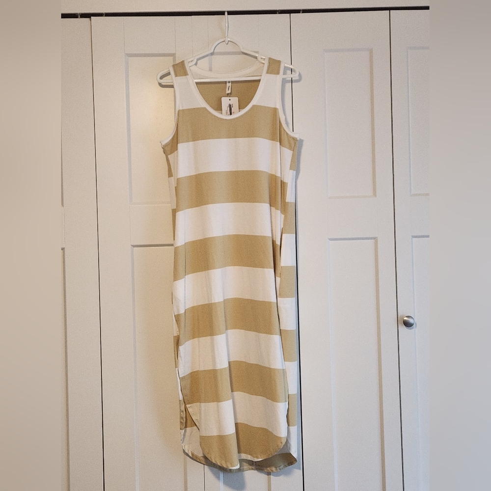 NWT Wishlist Tan and Ivory Sleeveless Dress